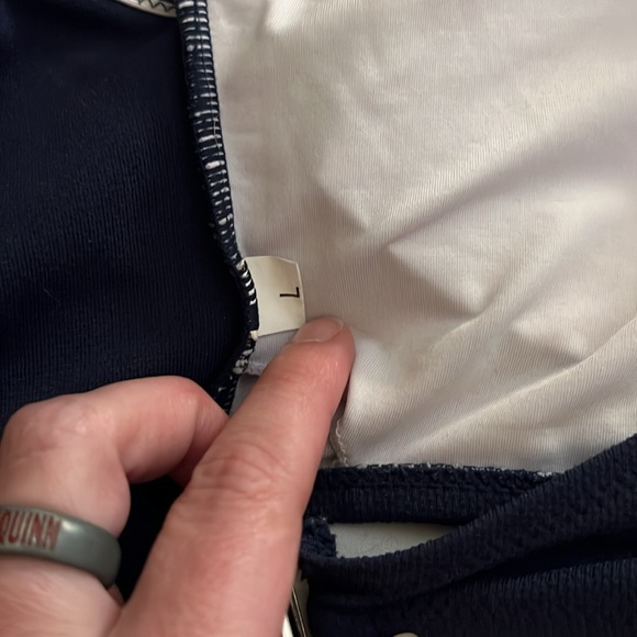 NWT Cupshe navy blue one shoulder scaoppled edges bikini - Picture 4 of 5